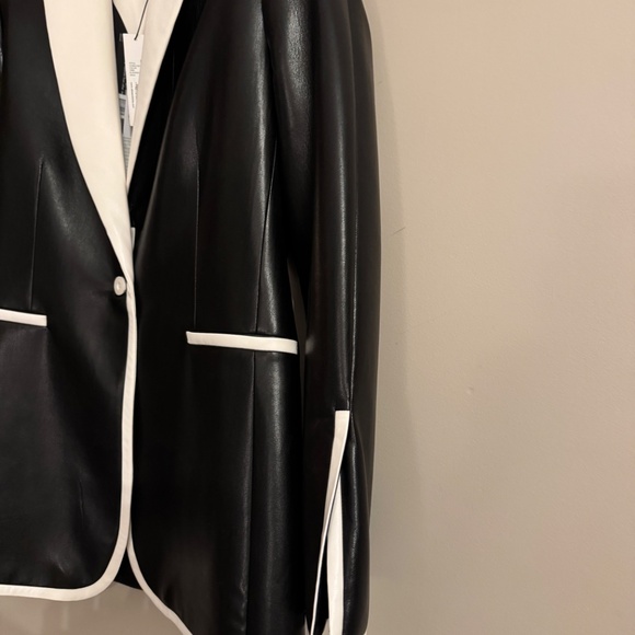 NWT Alice + Olivia Breann Black/Off White Vegan Leather Blazer Size 10 - Picture 3 of 10